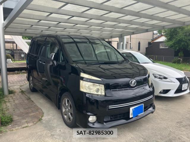 Toyota VOXY 2009-10 8102617-1
