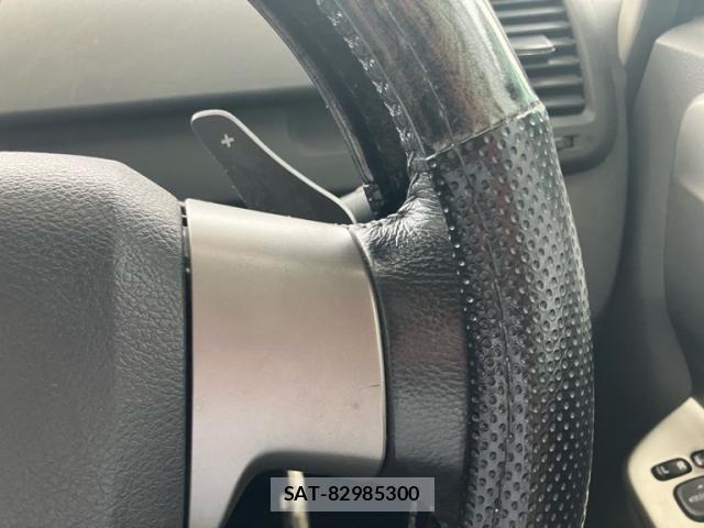 Toyota VOXY 2009-10 8102617-19