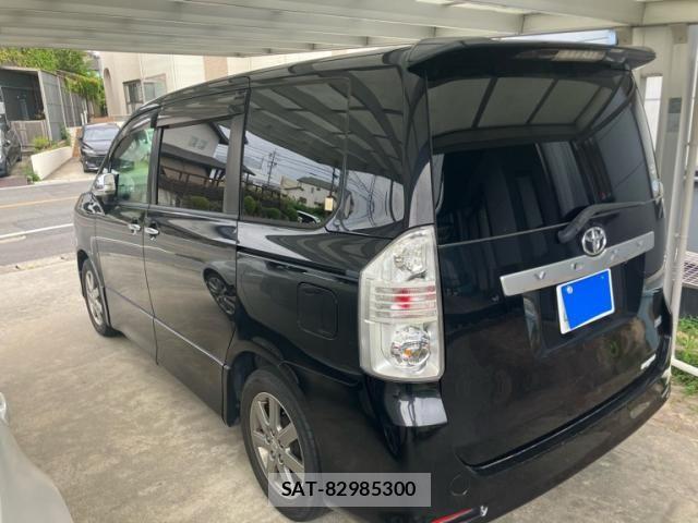 Toyota VOXY 2009-10 8102617-2