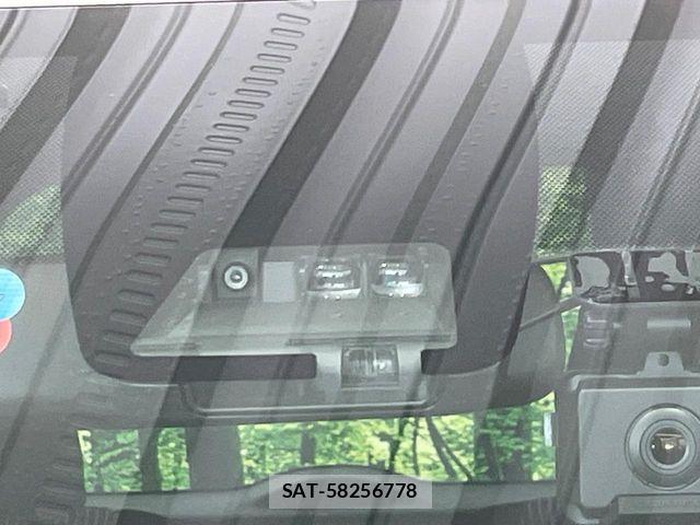 Toyota VOXY 2018-09 8102594-4