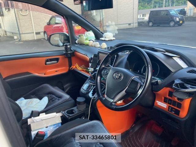 Toyota VOXY 2014-06 8102612-11