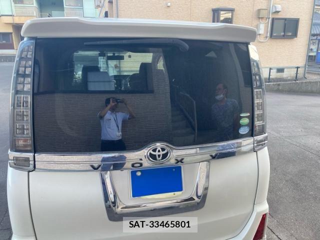 Toyota VOXY 2014-06 8102612-4