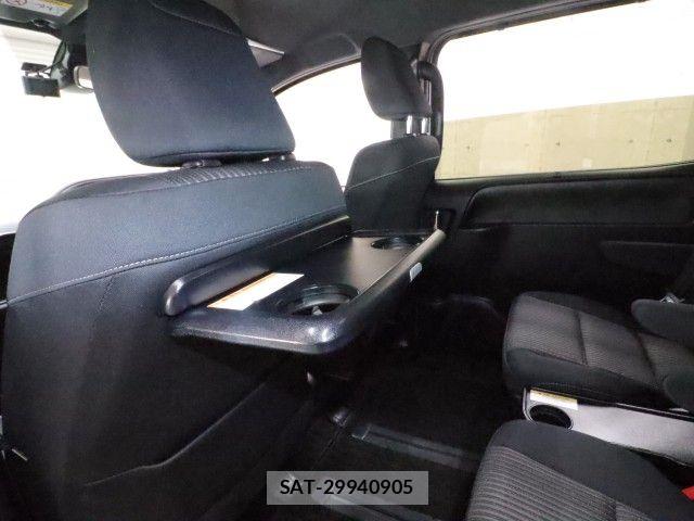 Toyota VOXY 2017-12 8102585-9