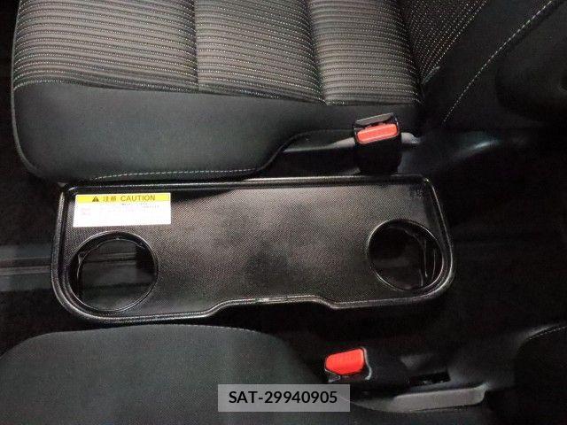 Toyota VOXY 2017-12 8102585-10