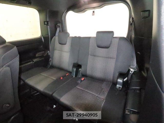 Toyota VOXY 2017-12 8102585-11