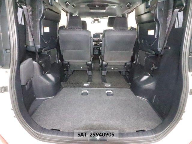 Toyota VOXY 2017-12 8102585-13
