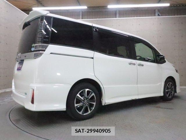 Toyota VOXY 2017-12 8102585-1