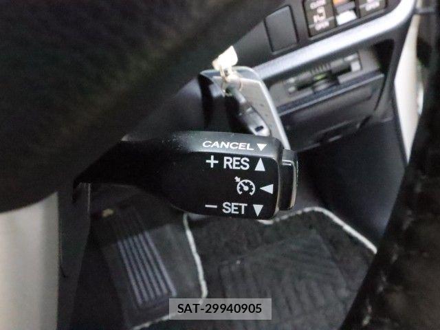 Toyota VOXY 2017-12 8102585-24