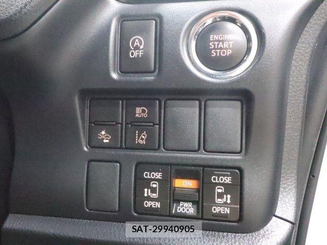 Toyota VOXY 2017-12 8102585-25