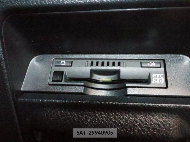Toyota VOXY 2017-12 8102585-26