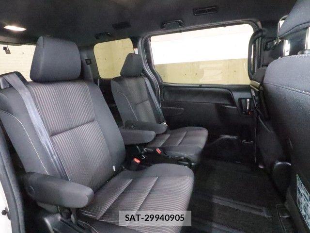 Toyota VOXY 2017-12 8102585-4