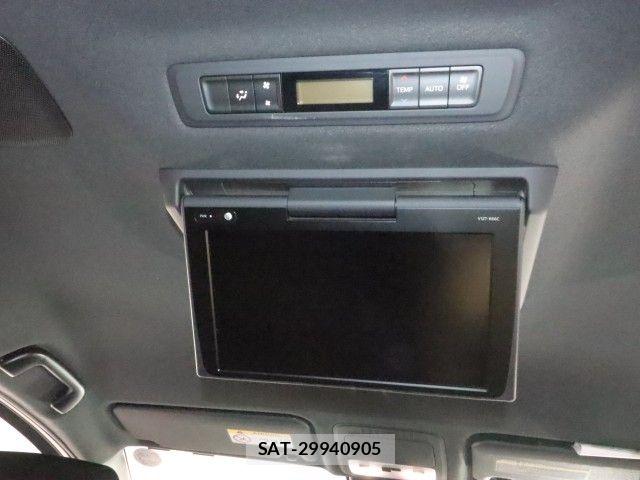 Toyota VOXY 2017-12 8102585-6