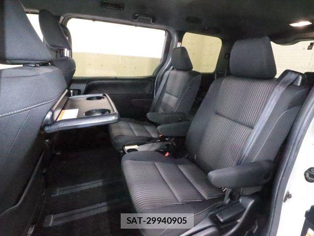 Toyota VOXY 2017-12 8102585-8