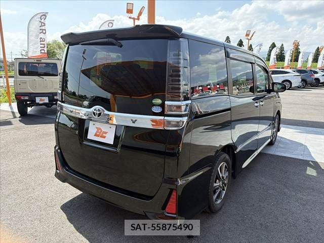 Toyota VOXY 2018-01 8102586-11