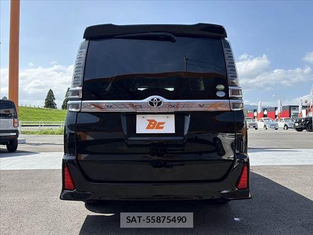 Toyota VOXY 2018-01 8102586-12