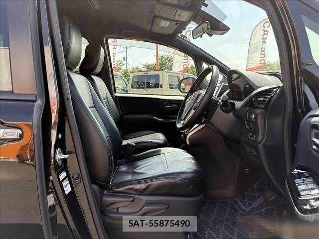 Toyota VOXY 2018-01 8102586-14