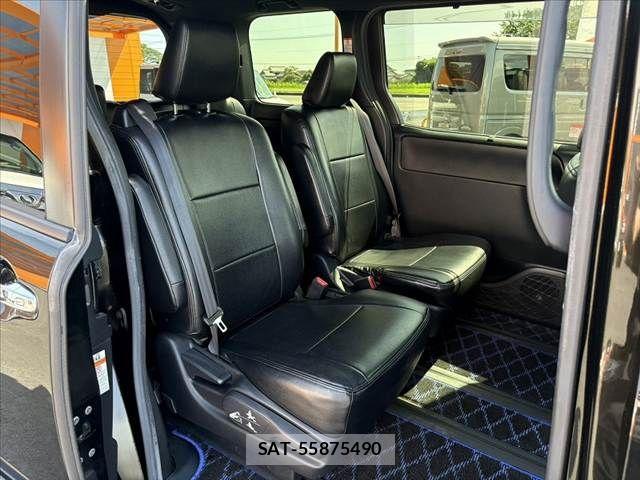 Toyota VOXY 2018-01 8102586-16