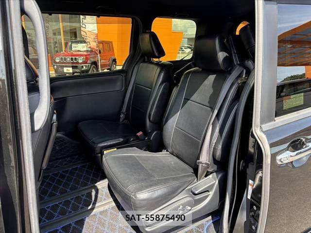Toyota VOXY 2018-01 8102586-17