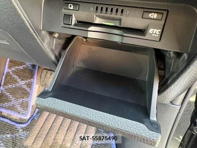 Toyota VOXY 2018-01 8102586-28