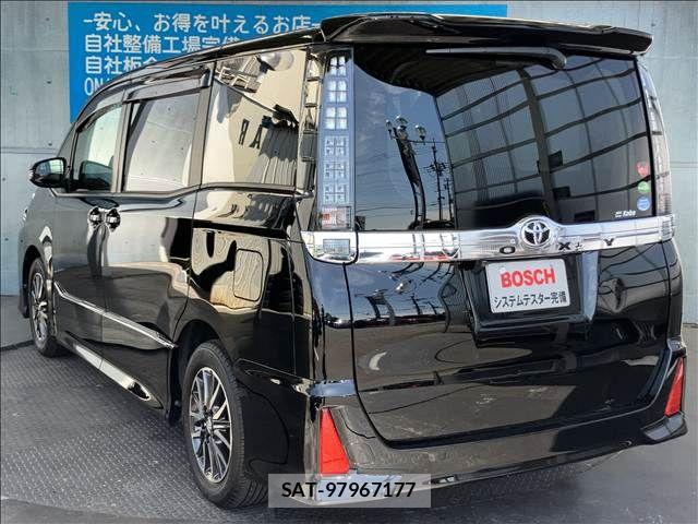 Toyota VOXY 2016-05 8102599-12