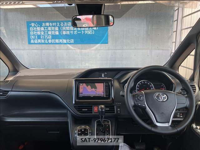 Toyota VOXY 2016-05 8102599-13