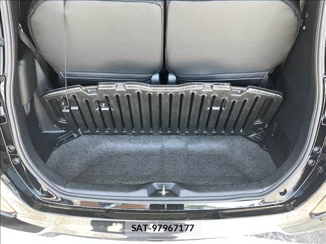 Toyota VOXY 2016-05 8102599-15