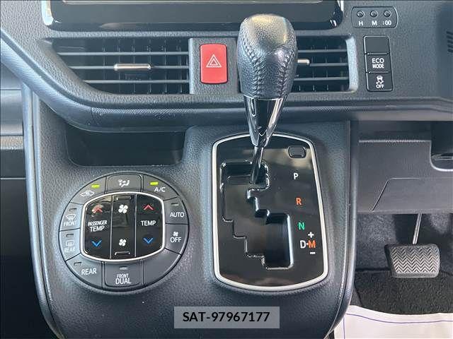 Toyota VOXY 2016-05 8102599-16