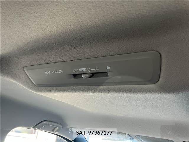 Toyota VOXY 2016-05 8102599-18