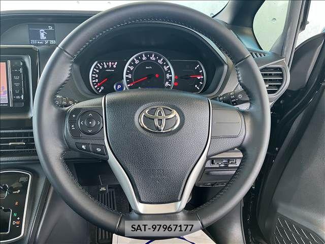 Toyota VOXY 2016-05 8102599-1