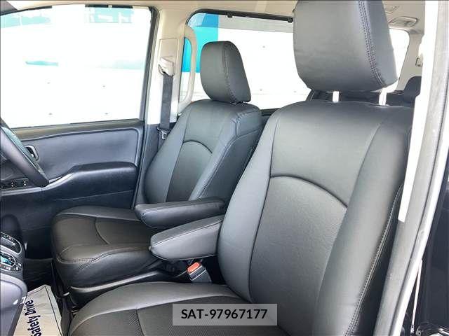 Toyota VOXY 2016-05 8102599-2