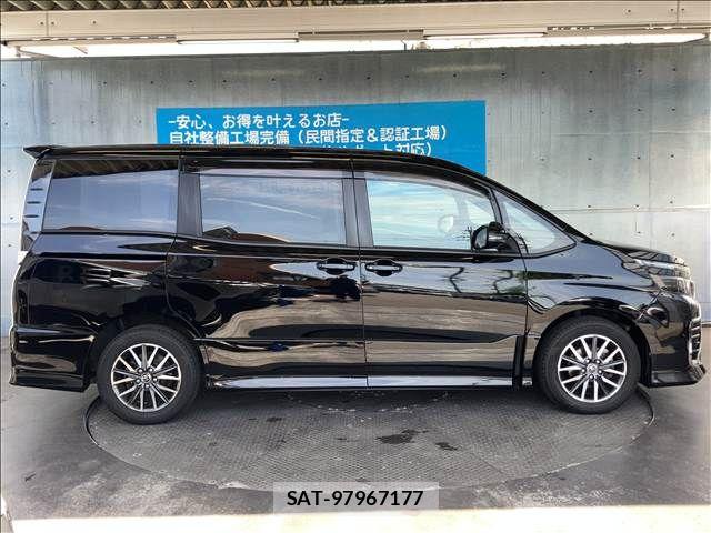 Toyota VOXY 2016-05 8102599-7