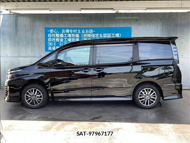 Toyota VOXY 2016-05 8102599-8