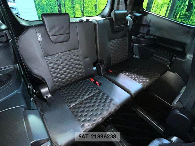 Toyota VOXY 2024-04 8102566-9