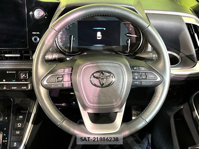 Toyota VOXY 2024-04 8102566-11