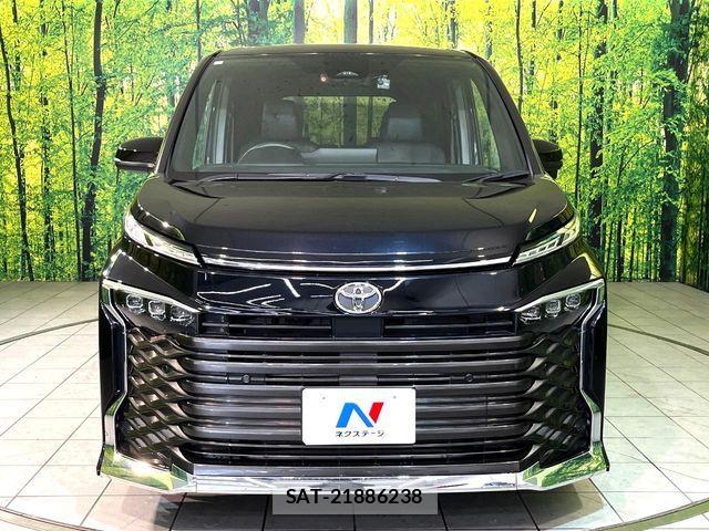 Toyota VOXY 2024-04 8102566-14