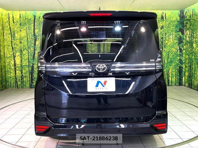Toyota VOXY 2024-04 8102566-15