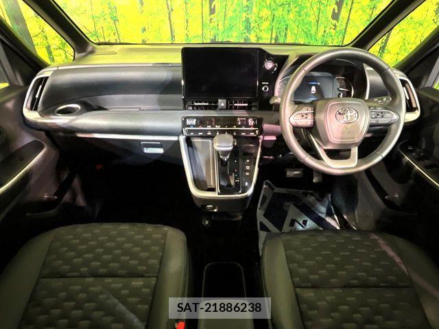 Toyota VOXY 2024-04 8102566-1