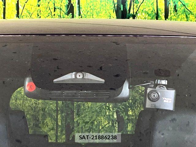 Toyota VOXY 2024-04 8102566-2