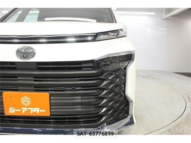 Toyota VOXY 2023-02 8102571-13