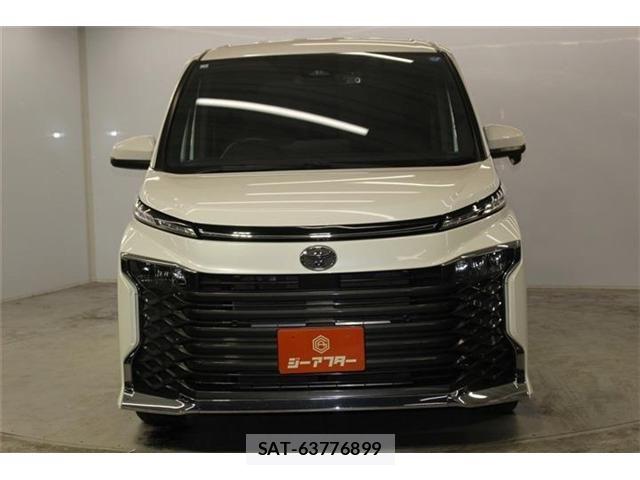 Toyota VOXY 2023-02 8102571-1
