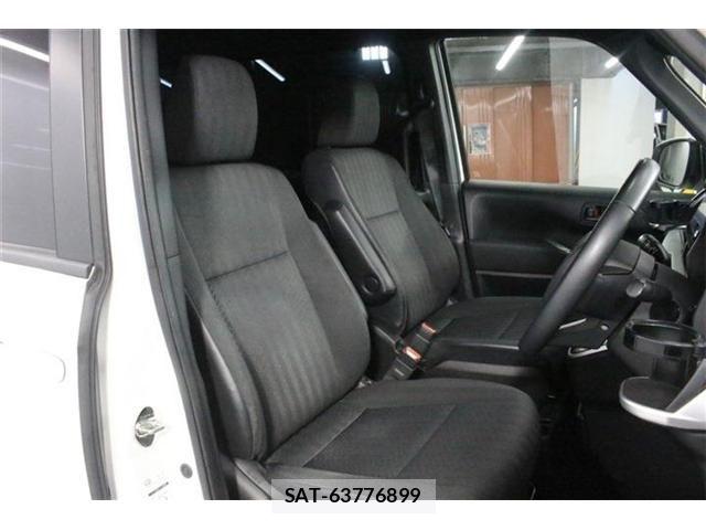 Toyota VOXY 2023-02 8102571-25