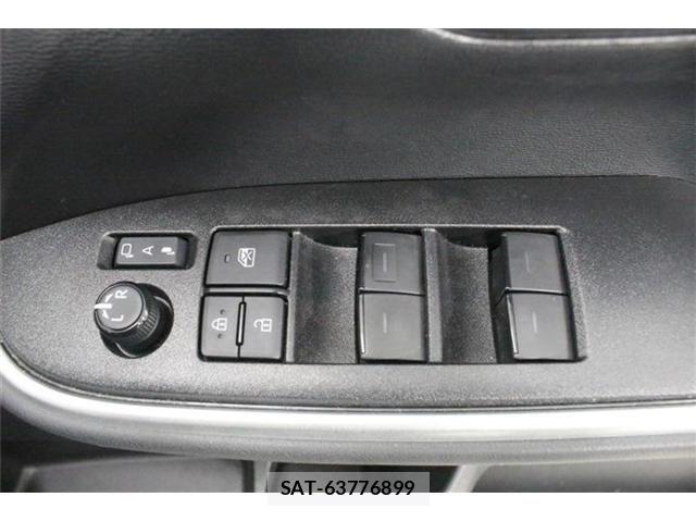 Toyota VOXY 2023-02 8102571-29