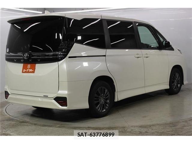 Toyota VOXY 2023-02 8102571-4