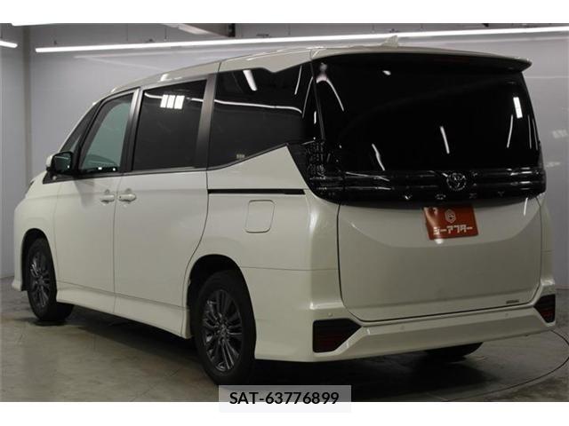 Toyota VOXY 2023-02 8102571-7