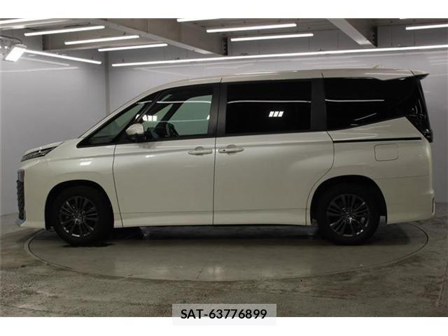Toyota VOXY 2023-02 8102571-8