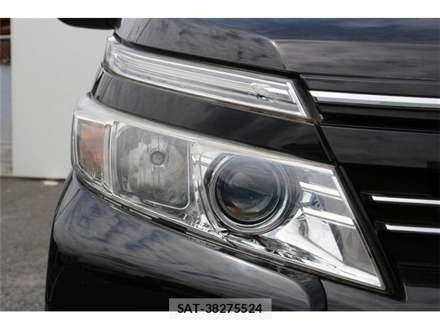 Toyota VOXY 2015-12 8102597-10