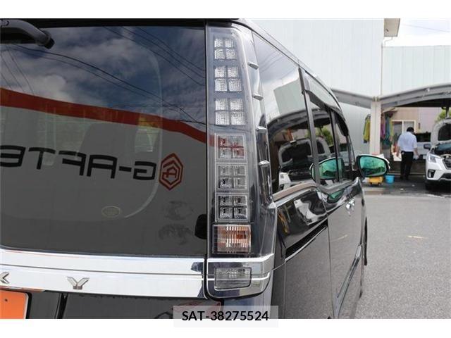 Toyota VOXY 2015-12 8102597-11