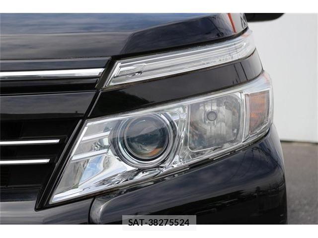 Toyota VOXY 2015-12 8102597-23