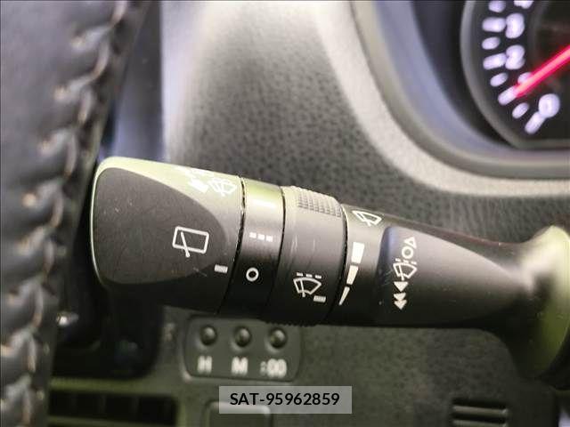 Toyota VOXY 2021-07 8132905-13