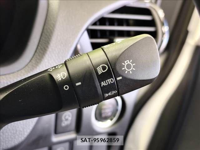 Toyota VOXY 2021-07 8132905-14